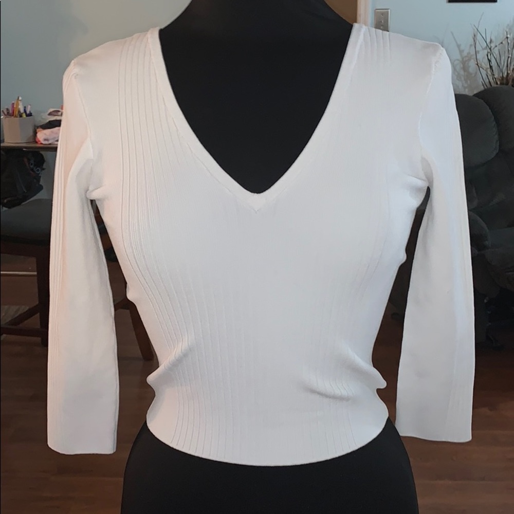 White crop top sweater